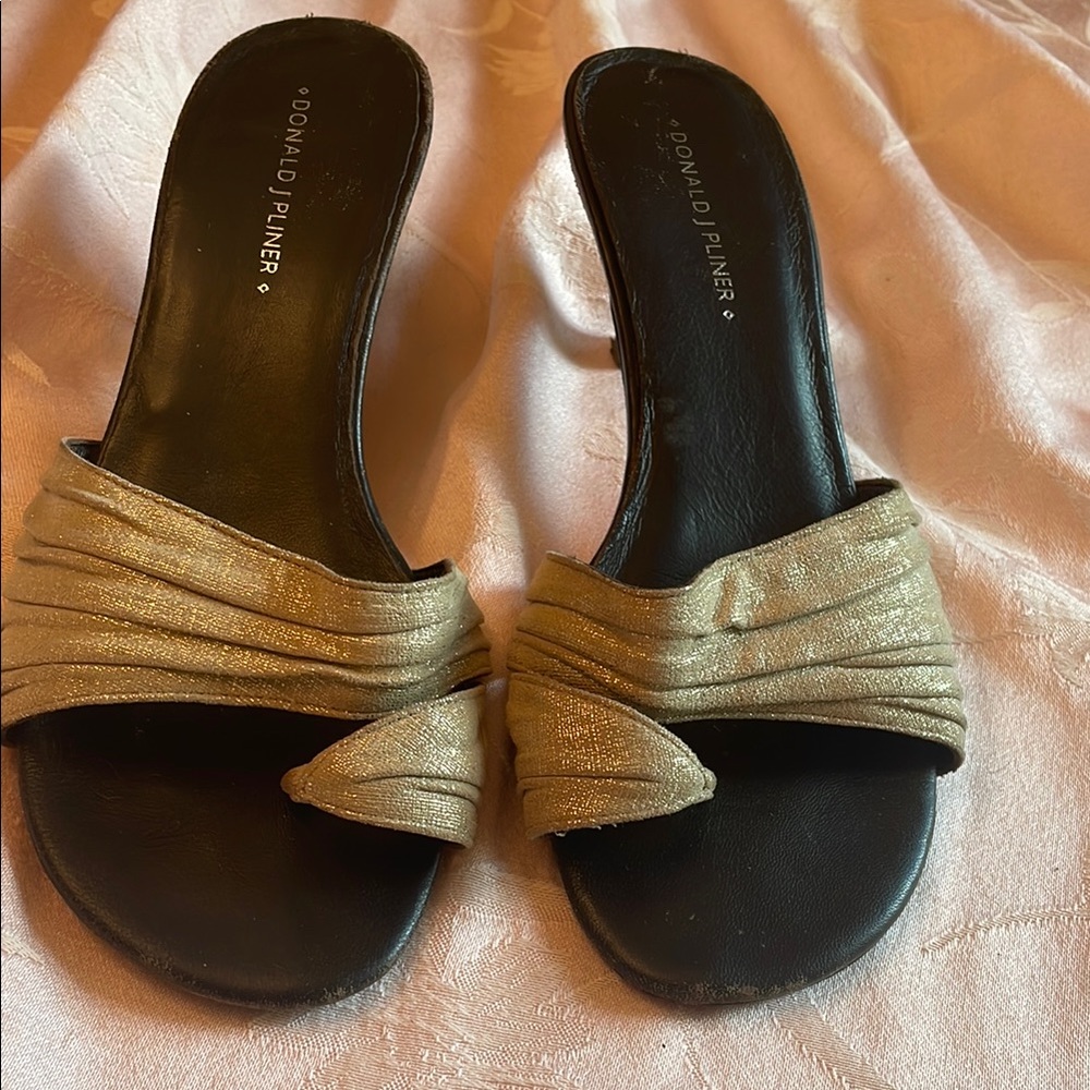 Vintage Donald J. Pliner Gold and Brown Sandals with Chic Design